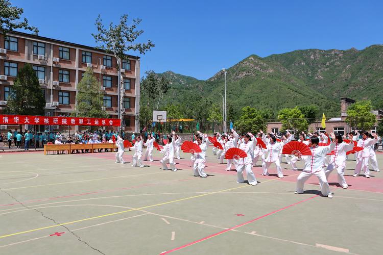 而沃克則成